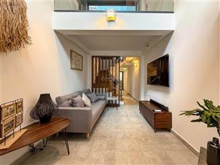 Nhà trung tâm quận 10 152tr/m2