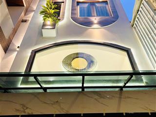 Nhà mới full nội thất sát vách quận 1 chỉ việc dọn vali vào ở