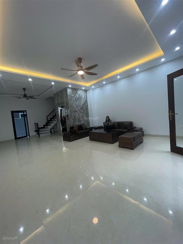 Cho thuê căn 78m2, mt6m trung tâm vin3  văn giang