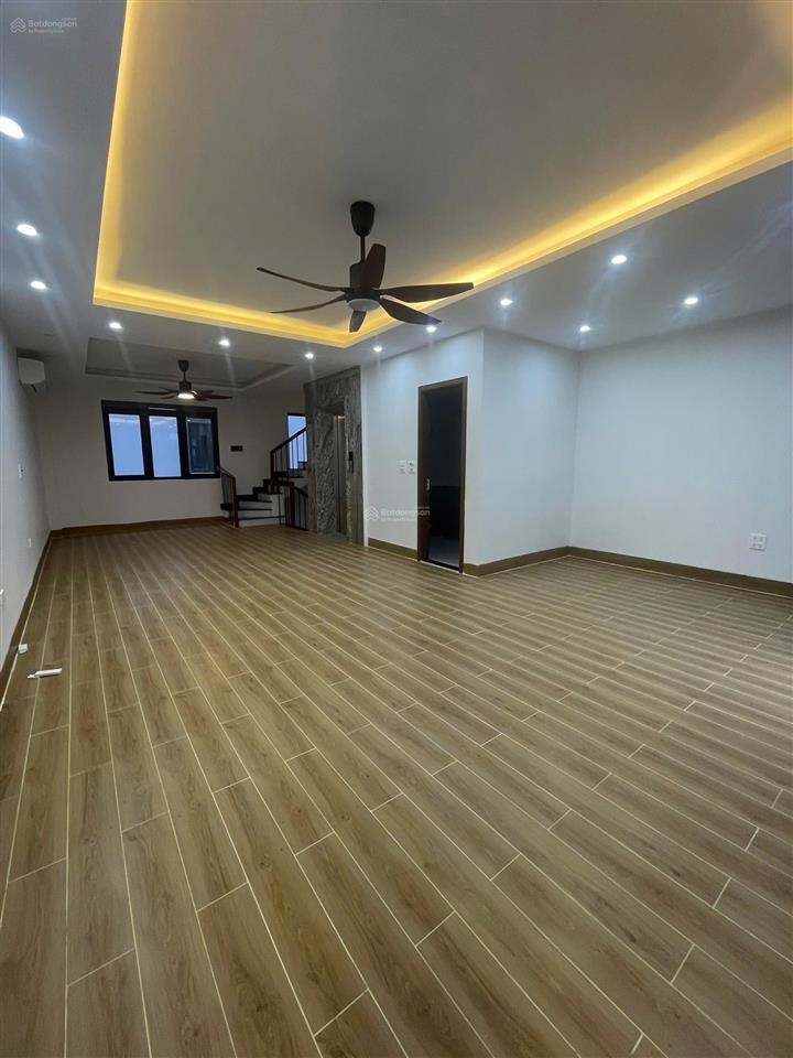 Cho thuê căn 78m2, mt6m trung tâm vin3  văn giang