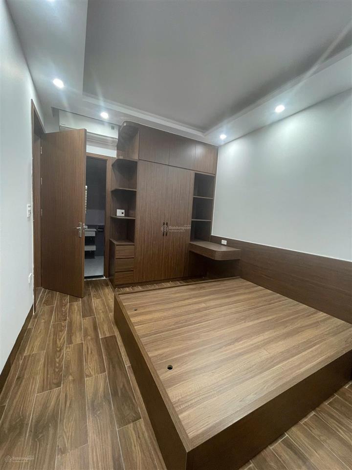 Cho thuê căn 78m2, mt6m trung tâm vin3  văn giang