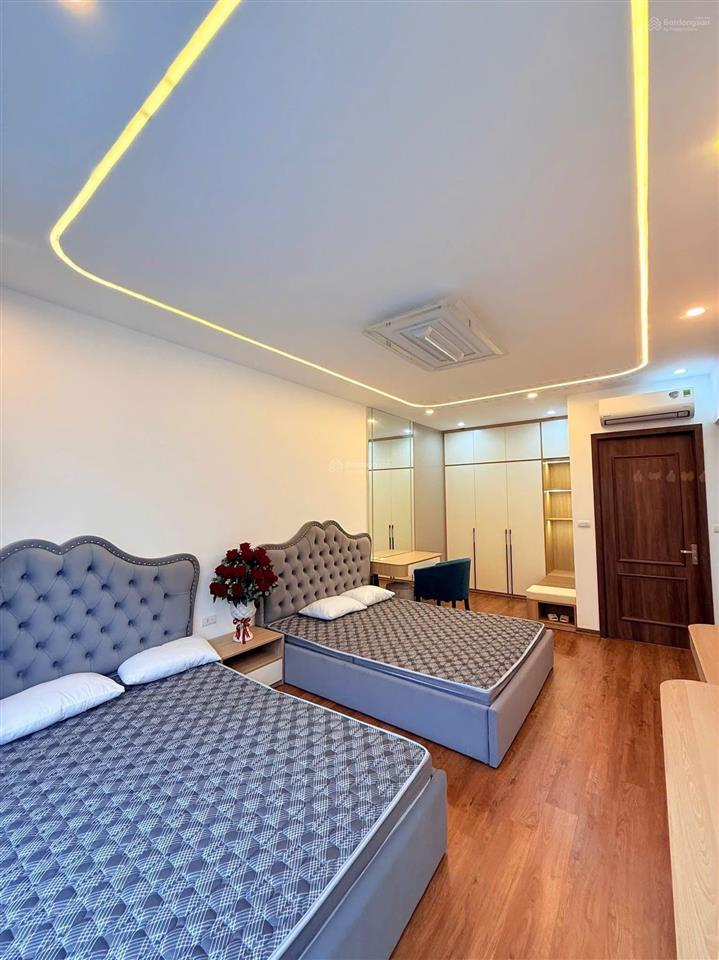Cho thuê phố biển | 5 tầng full nội thất
nhà đẹp, nhiều phòng.
