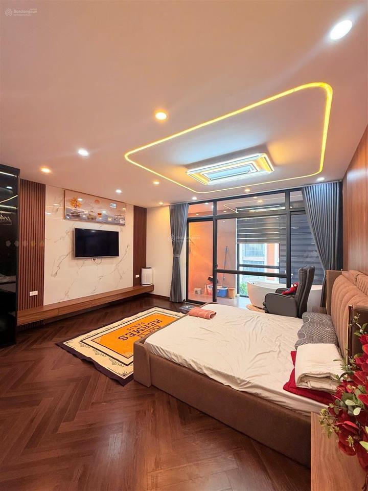Cho thuê phố biển | 5 tầng full nội thất
nhà đẹp, nhiều phòng.