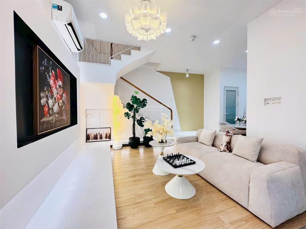 Nhà góc 2 mặt tiền nguyễn thái sơn, p5, gò vấp  5,5 tỷ tl ngay chợ gò vấp kế bên đh công nghiệp