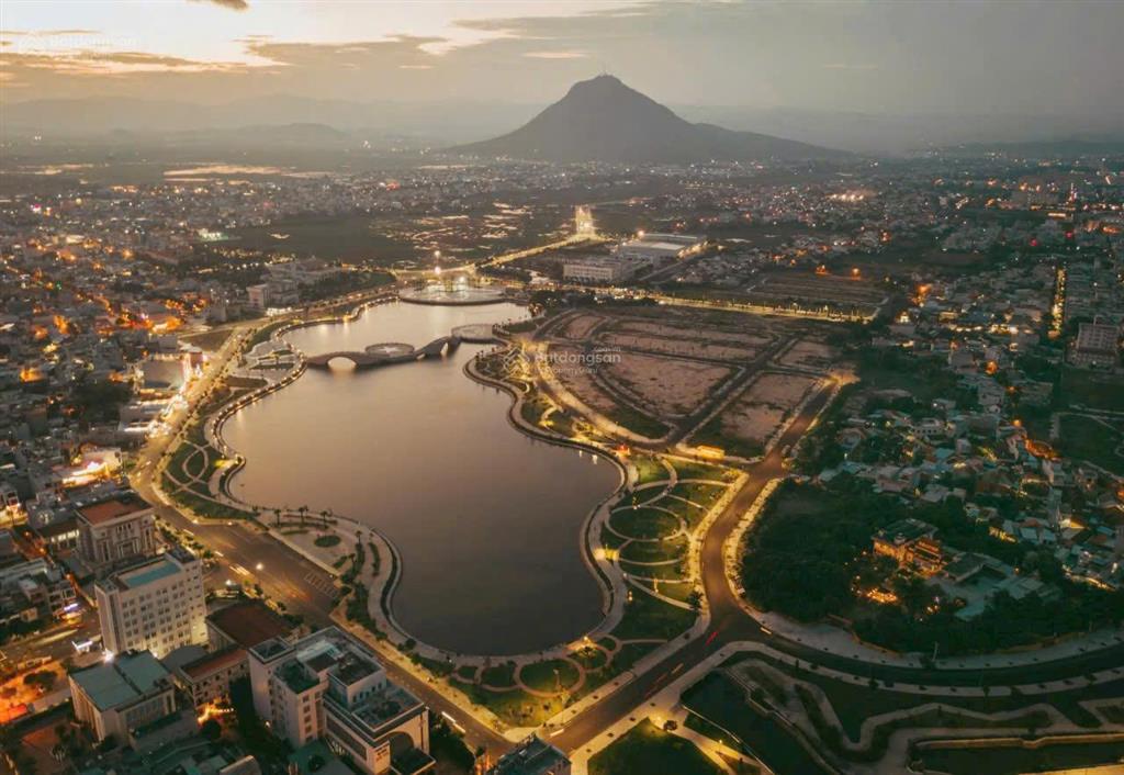 Bán căn biệt thự 300m2 cách trung tâm thương mại vincom tuy hòa chỉ 300m  0866 563 ***