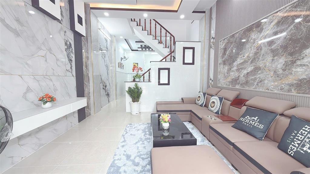 Bán nhà full nội thất thạnh lộc gần ngã tư ga