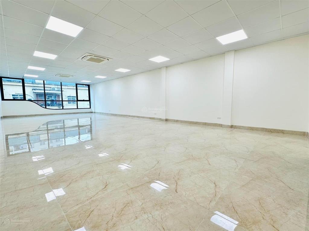 Chính chủ cần cho thuê vp cầu giấy dt 120m2 giá thuê chỉ 23tr mặt phố cực đẹp.  0972 524 ***