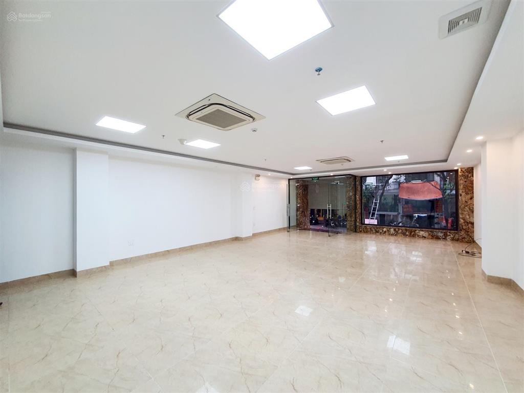 Chính chủ cần cho thuê vp cầu giấy dt 120m2 giá thuê chỉ 23tr mặt phố cực đẹp.  0972 524 ***