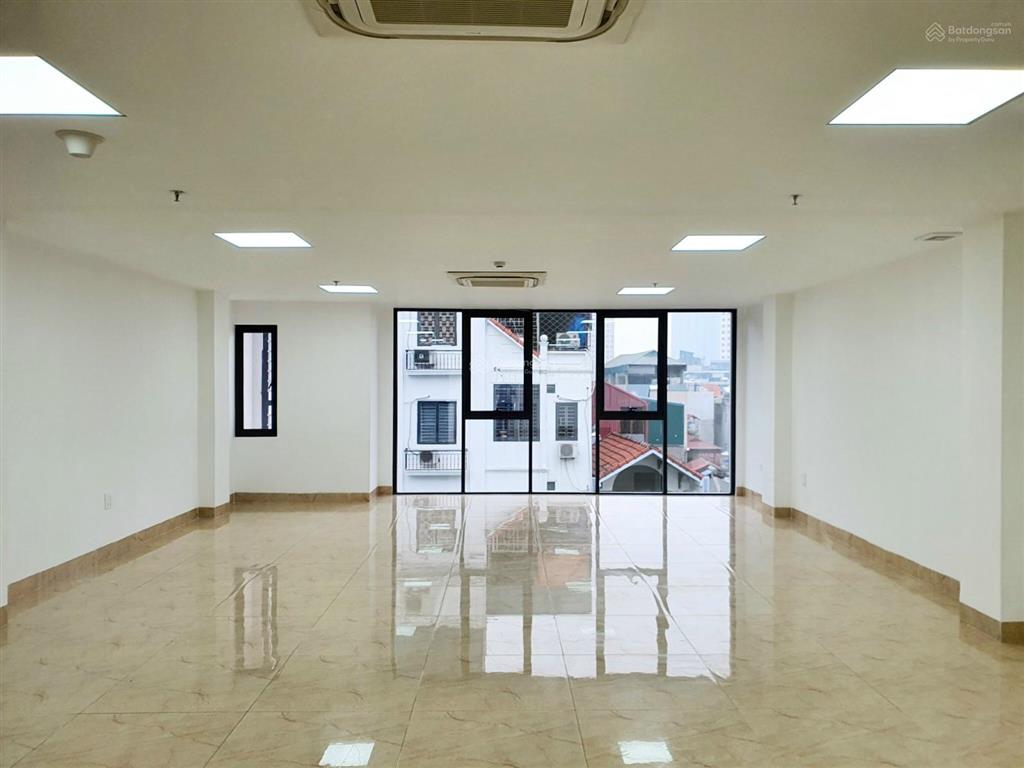 Chính chủ cần cho thuê vp cầu giấy dt 120m2 giá thuê chỉ 23tr mặt phố cực đẹp.  0972 524 ***