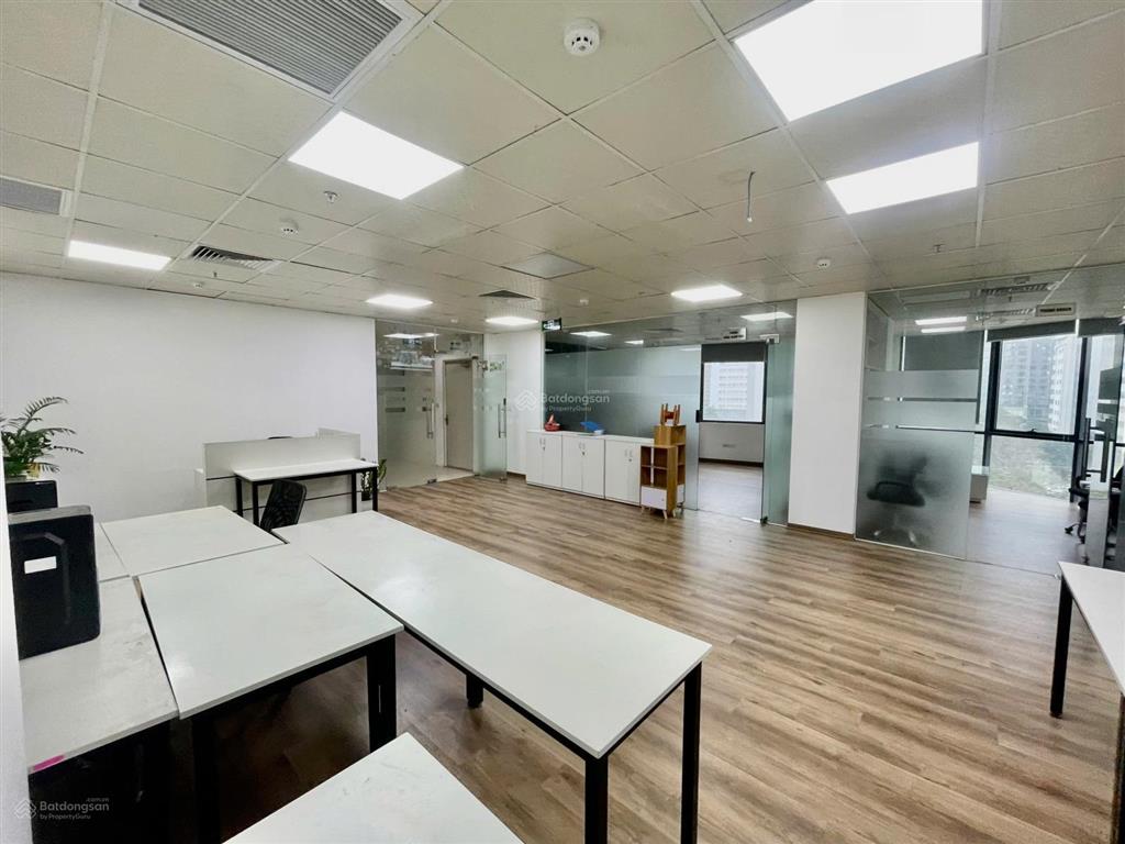 Cần cho thuê gấp sàn văn phòng tại phố mễ trì. dt 150m2 giá thuê chỉ 27tr/th 0972 524 ***