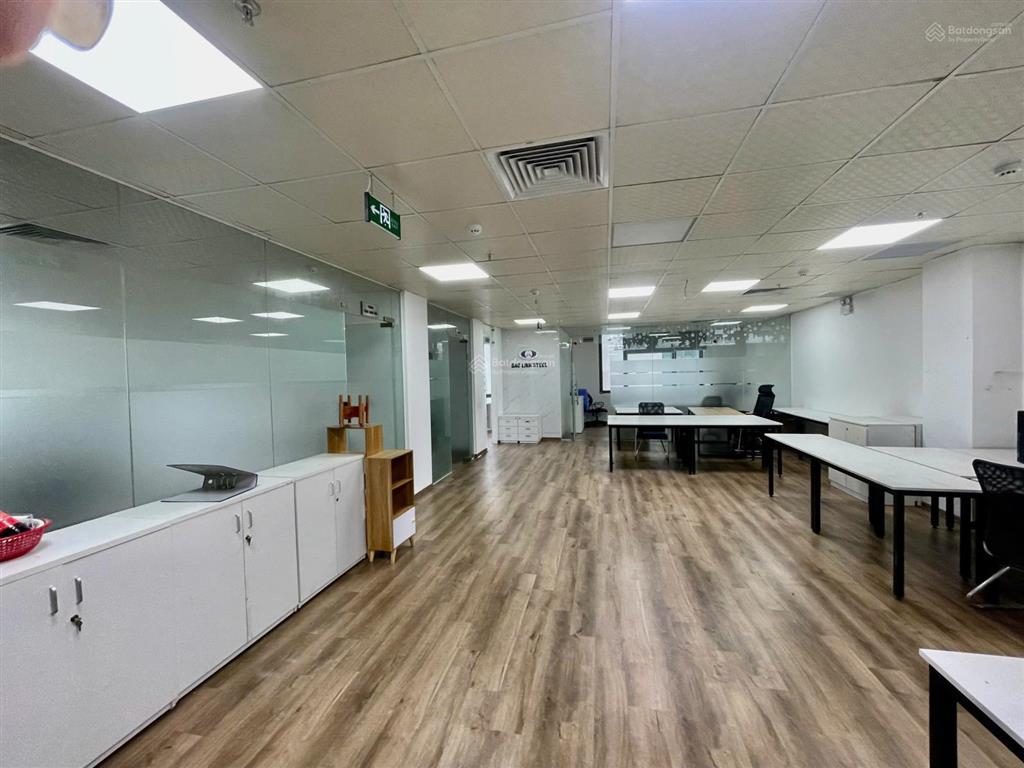 Cần cho thuê gấp sàn văn phòng tại phố mễ trì. dt 150m2 giá thuê chỉ 27tr/th  0972 524 ***