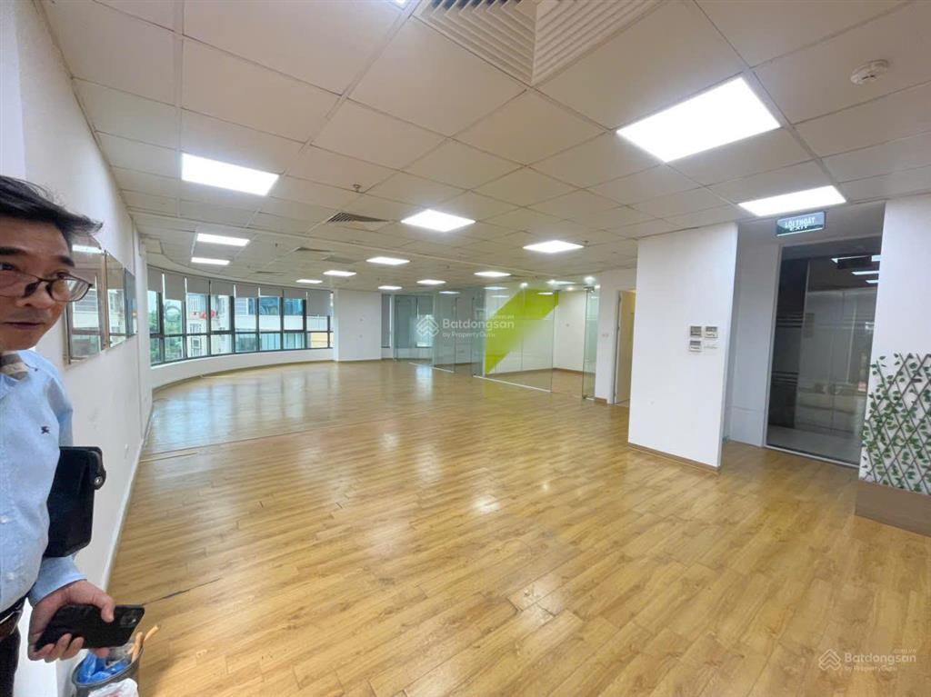 Chính chủ cần cho thuê gấp sàn văn phòng tại lê đức thọ dt 200m2 giá cực rẻ chỉ hơn 200k/m2/th