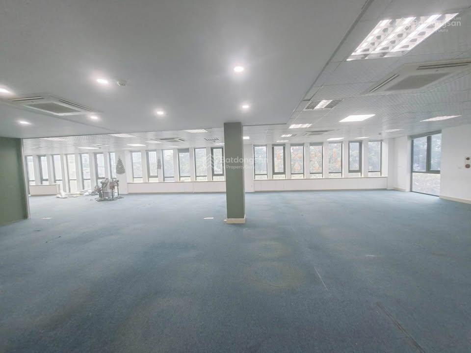Bql tòa nhà cần cho thuê gấp sàn văn phòng tại phố duy tân dt 326m2 giá thuê chỉ 230k/m2 vào ngay