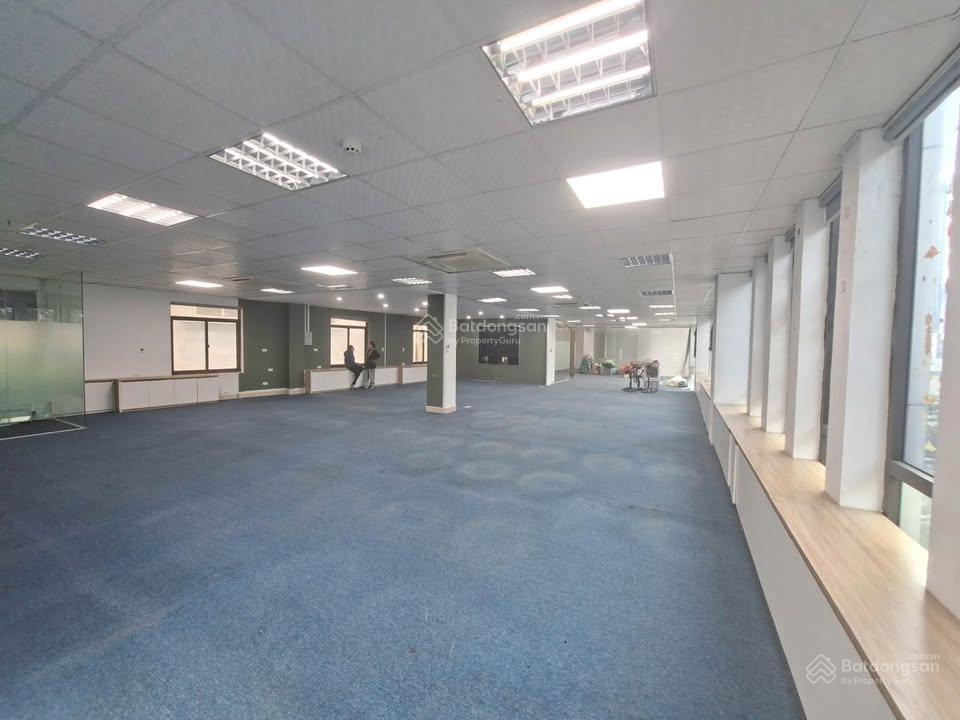 Bql tòa nhà cần cho thuê gấp sàn văn phòng tại phố duy tân dt 326m2 giá thuê chỉ 230k/m2 vào ngay