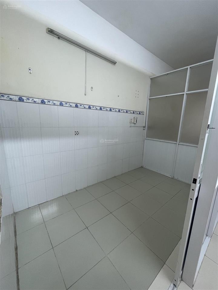Cho thuê cc nguyên căn trung tâm q10, 3pn, 2wc, 2 máy lạnh, máy giặt