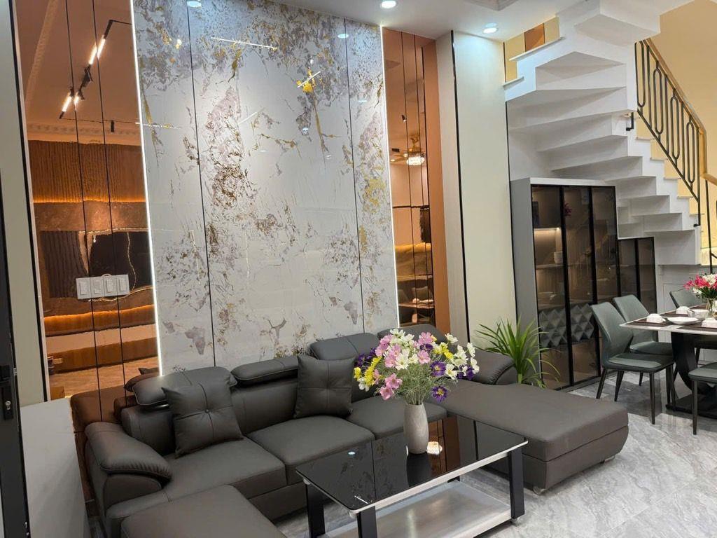 Bán nhà mới 3 tầng HXH Bùi Quang Là 70m2(5.4*13m) Sát chợ Phạm Văn Bạch nhỉnh 6tỷ