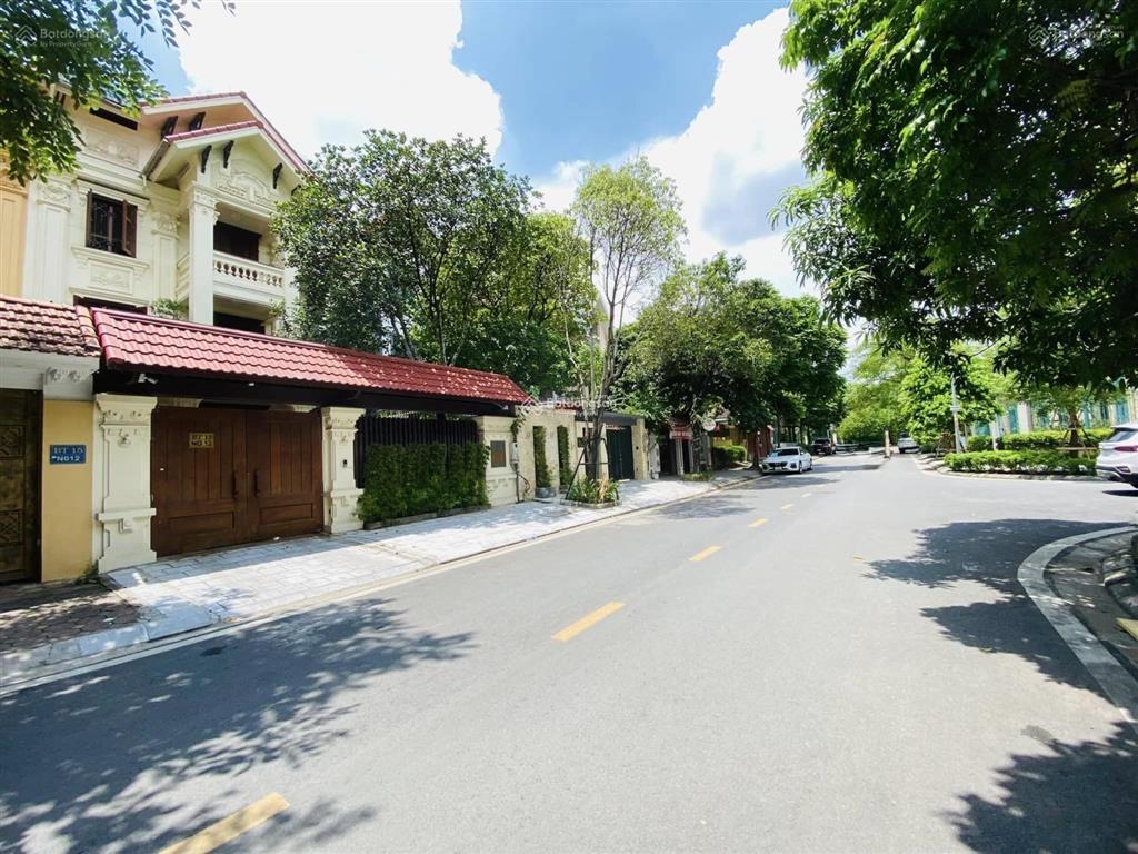 Biệt thự. đẳng cấp. phố hoàng quán chi. kđt dịch vọng  cầu giấy. 5t. thang máy. 1 hầm rộng. mt 16m