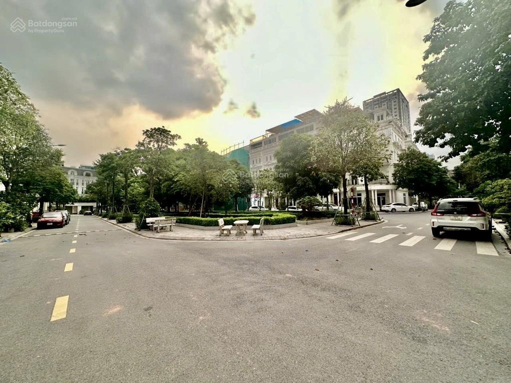 Liền kề. kđt louis city. gần mặt phố. lê quang đạo. view công viên. thang máy m. sổ đỏ đẹp. phân lô