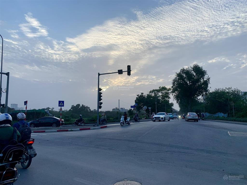 Mặt phố. liền kề trung thư  kđt trung văn  vinaconex 3. 6t. thang máy. mt 4,8m. đường sắp mở rộng