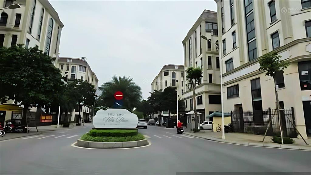 Biệt thự kđt him lam  vạn phúc. lô góc. cán bộ. mặt đường đôi. rộng 4 ô tô tránh. không qh. mt 28m