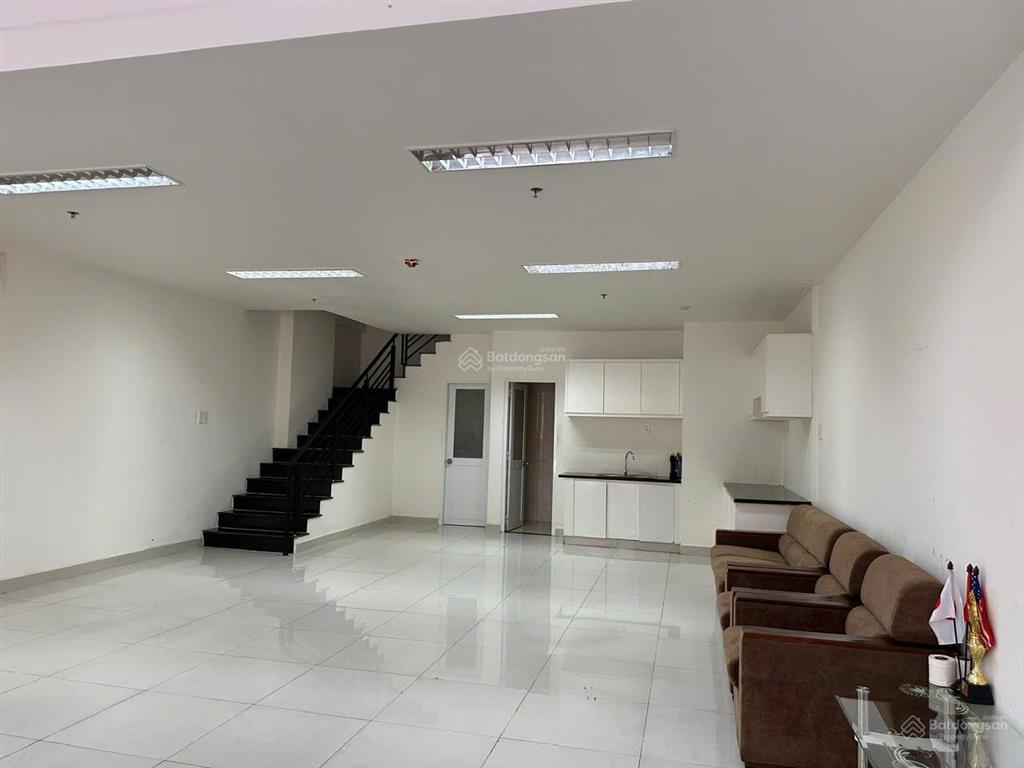 Cho thuê shophouse giá tốt, vị trí thuận tiện kinh doanh, chỗ để xe