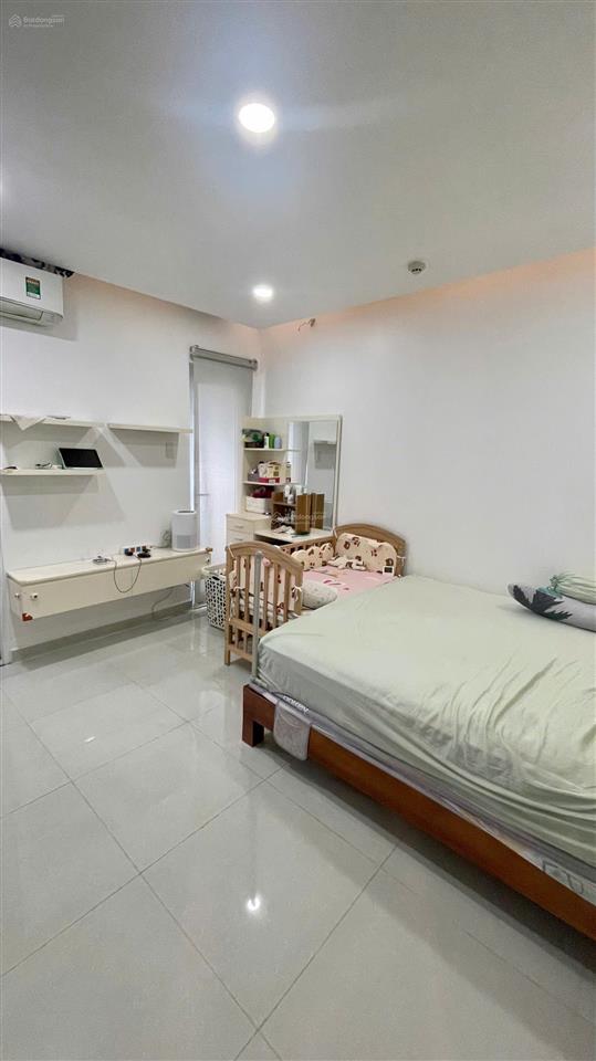 Cho thuê căn góc nội thất đẹp, tầng cao view thoáng