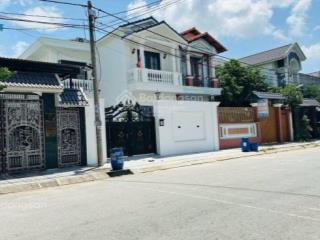 Biệt thự có diện tích đẹp, nằm ngay trục chính khu dân cư