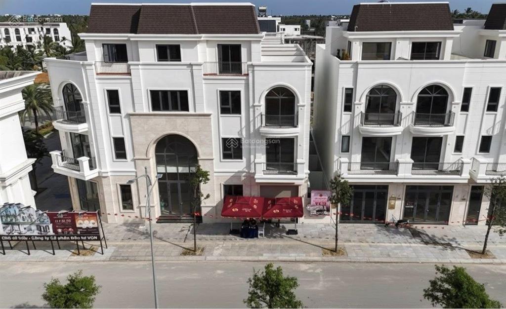 Bán nhà phố tam quan 2 mặt tiền ql1a  giá 3 tỷ 450  sổ đỏ sẵn