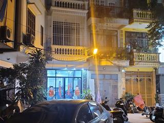 Bán nhà riêng tại phố chùa hà, 22,6 tỷ, 51m2, 5 tầng hàng hot!