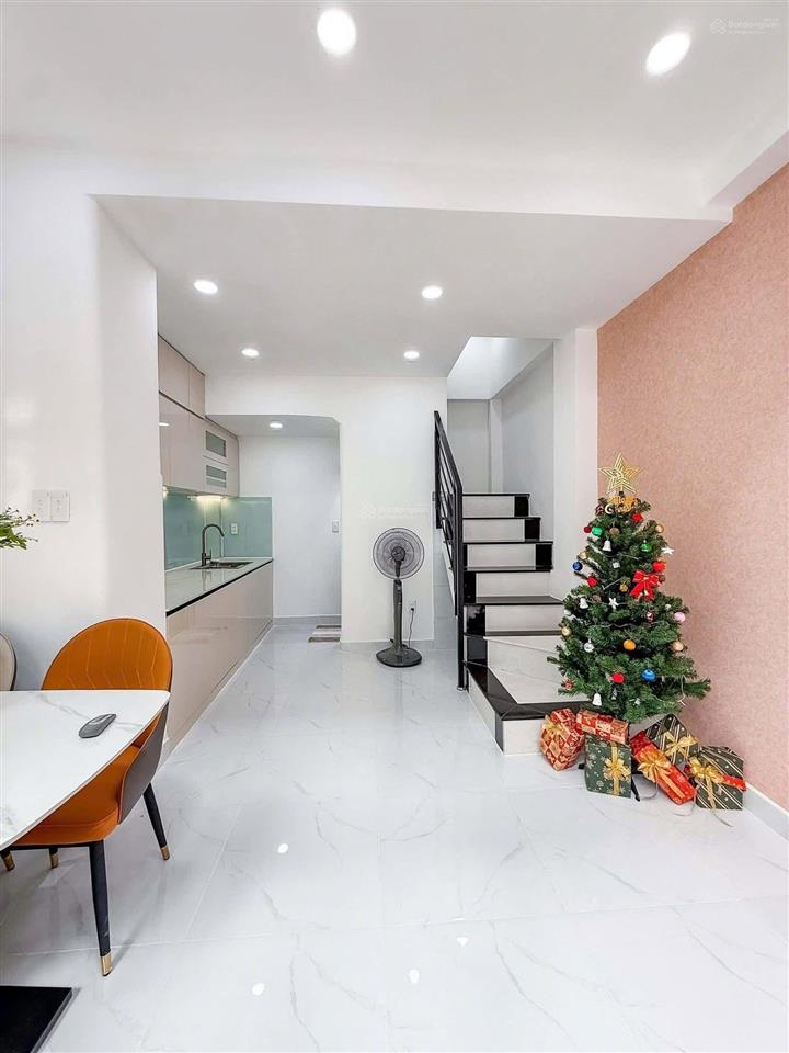 Nhà có ban công 25m2 hiếm khi trống lại  lê quang định, bình thạnh  5.7 tỷ