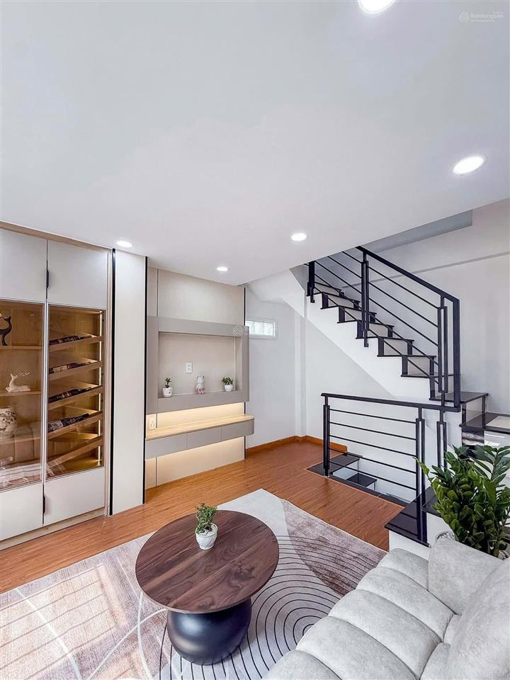 Nhà có ban công 25m2 hiếm khi trống lại  lê quang định, bình thạnh  5.7 tỷ