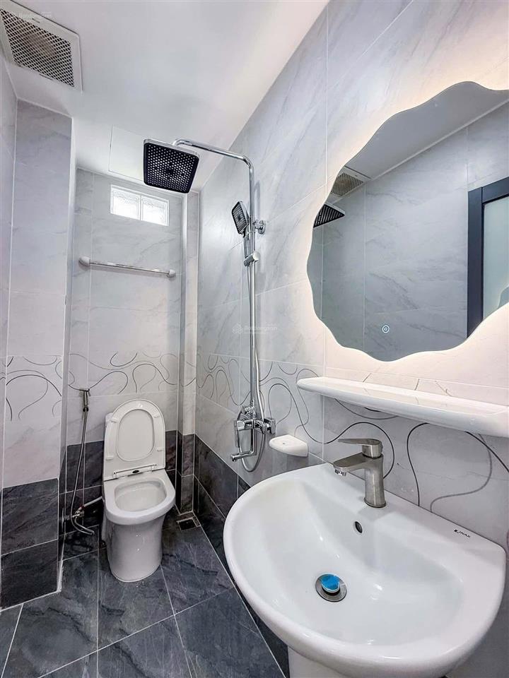 Nhà có ban công 25m2 hiếm khi trống lại  lê quang định, bình thạnh  5.7 tỷ