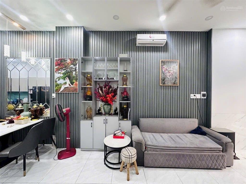 6.8 tỷ có ngay nhà 1 trệt 2 lầu tân thới hiệp  sổ riêng ở ngay