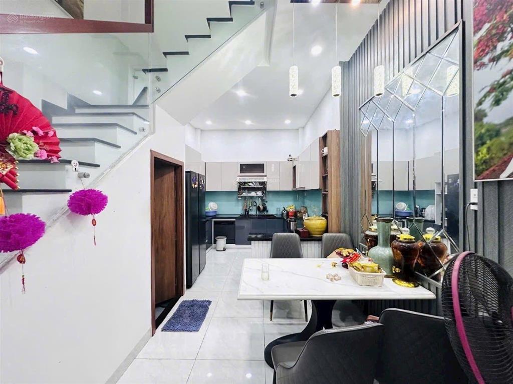 6.8 tỷ có ngay nhà 1 trệt 2 lầu tân thới hiệp  sổ riêng ở ngay