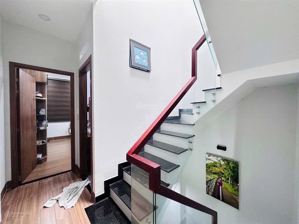 6.8 tỷ có ngay nhà 1 trệt 2 lầu tân thới hiệp  sổ riêng ở ngay