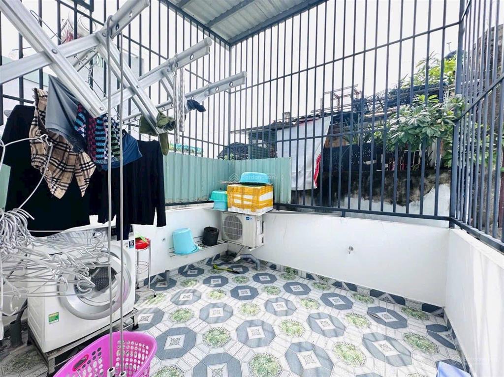 6.8 tỷ có ngay nhà 1 trệt 2 lầu tân thới hiệp  sổ riêng ở ngay