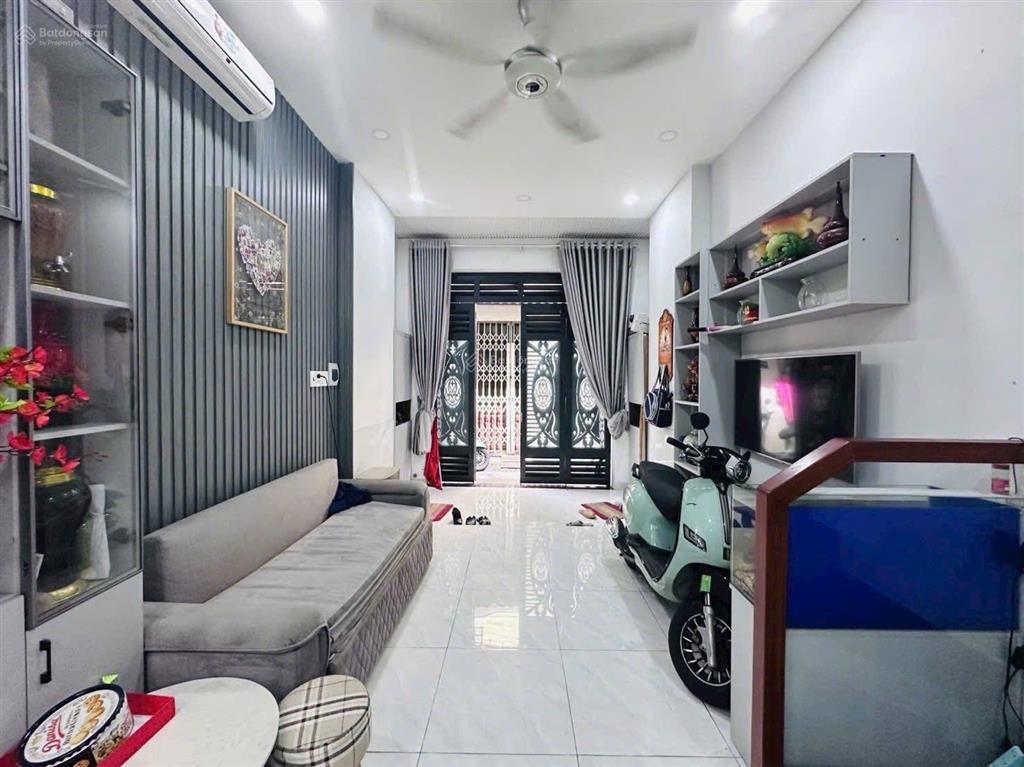 6.8 tỷ có ngay nhà 1 trệt 2 lầu tân thới hiệp  sổ riêng ở ngay