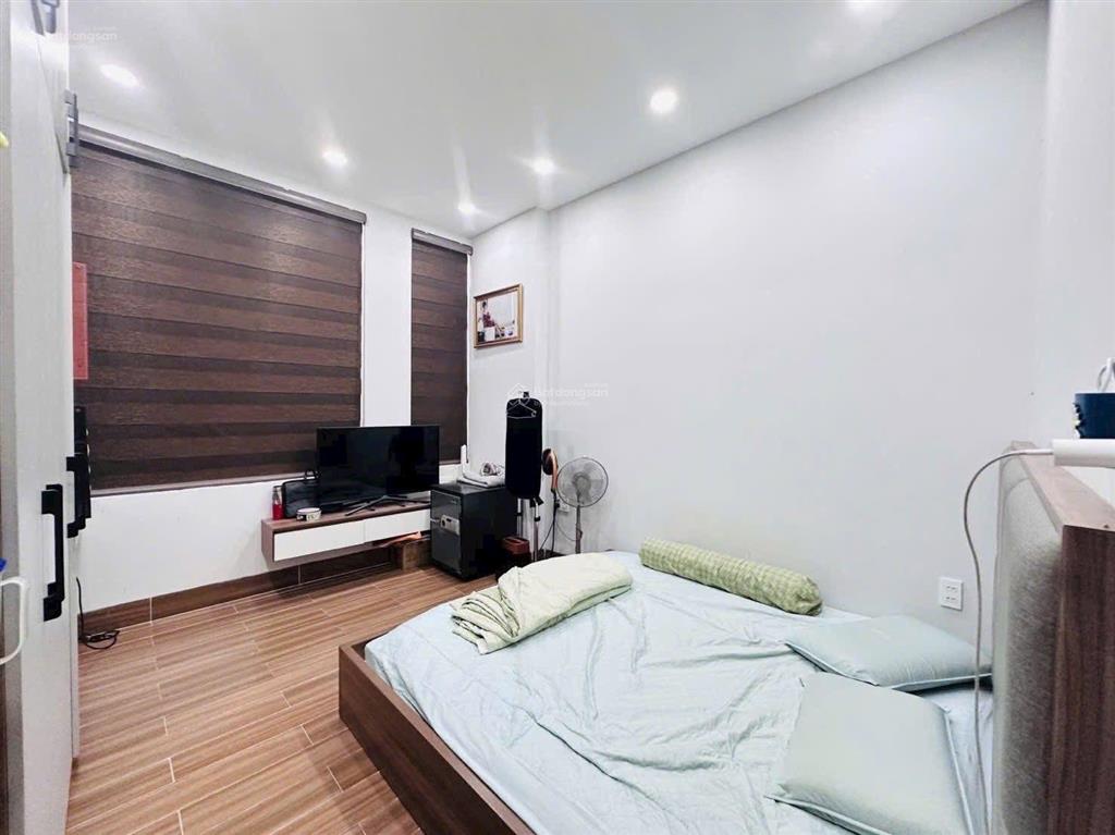 6.8 tỷ có ngay nhà 1 trệt 2 lầu tân thới hiệp  sổ riêng ở ngay