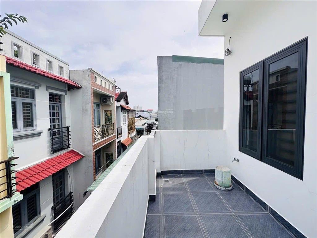 6.8 tỷ có ngay nhà 1 trệt 2 lầu tân thới hiệp  sổ riêng ở ngay