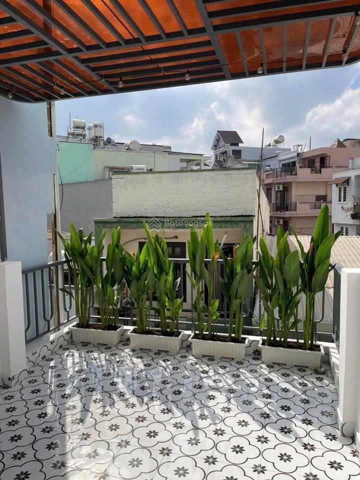  0765 495 *** ~ phú nhuận  nhà 3 lầu full nội thất  hẻm xe tải nguyễn kiệm  4pn 4wc  7,6 tỷ tl