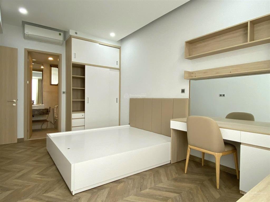 Kẹt tiền bán gấp căn hộ cao cấp midtown m8 phú mỹ hưng  75m2  2pn full nt  giá bán nhanh 9,8 tỷ