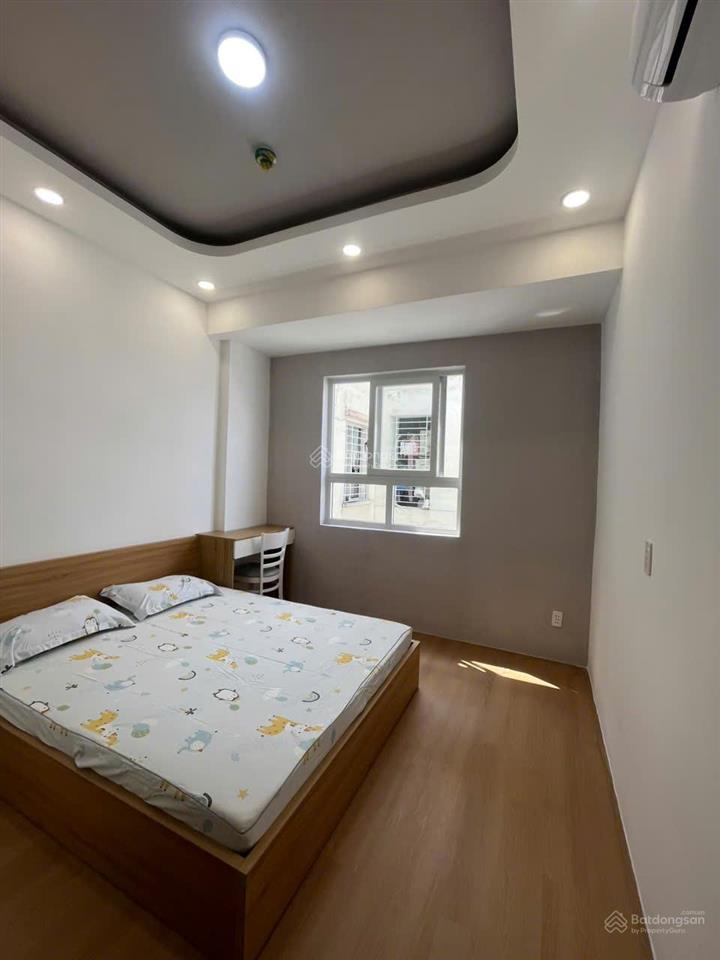 Chính chủ bán gấp căn hộ ngô gia tự q.10 55m2, nhà mới đẹp để lại nội thất