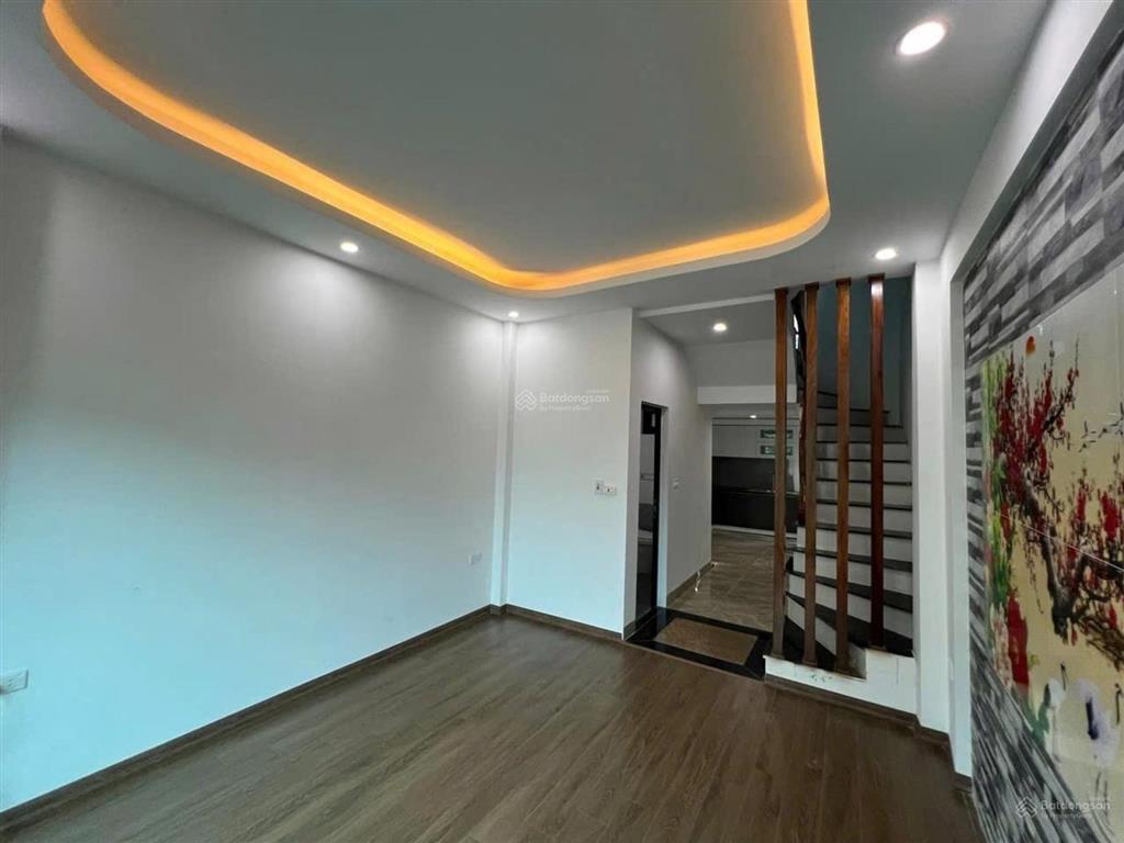Cần bán nhà di trạch 35m2, 5 tầng. ngõ thông, ô tô đỗ cửa, 3 mặt thoáng, gần vđ 3.5, hindone