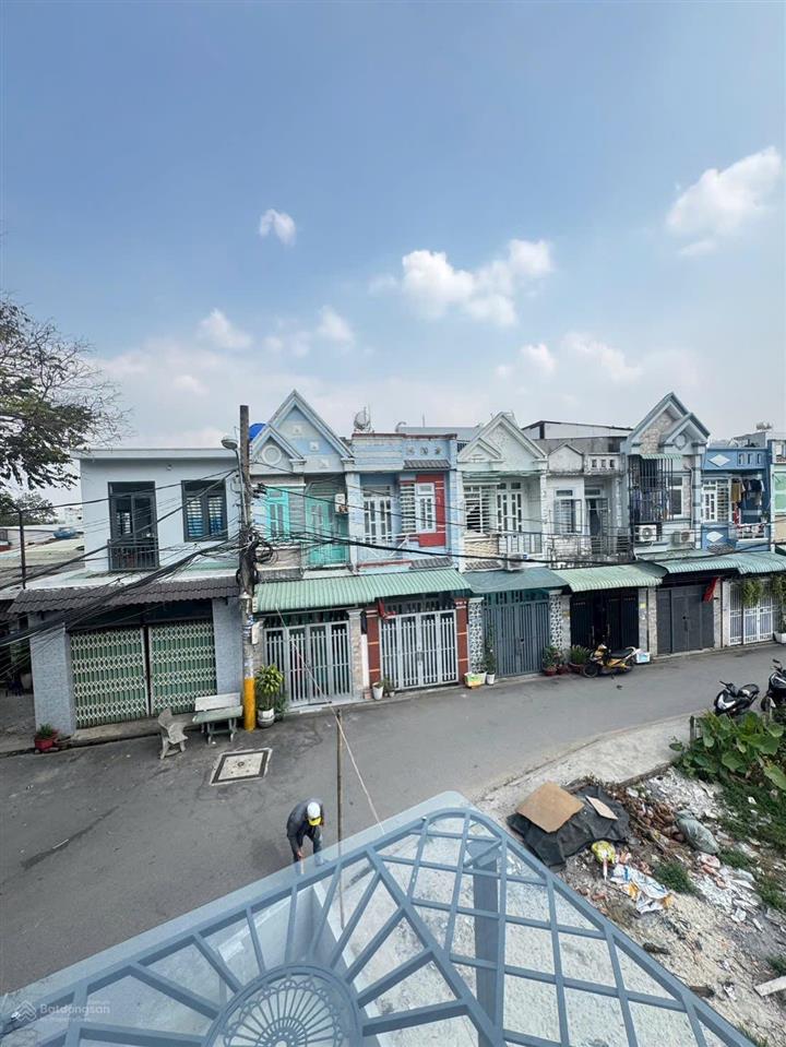 Nhà mới 3 tầng dt 4x21 o tô ngủ trong nhà 50 m ra mặt tiền trần thị cờ giá 6,5t