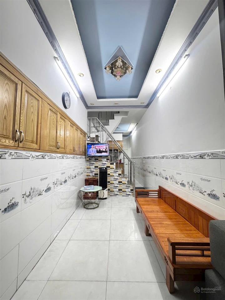 Nhà mới 3 tầng dt 4x21 o tô ngủ trong nhà 50 m ra mặt tiền trần thị cờ giá 6,5t