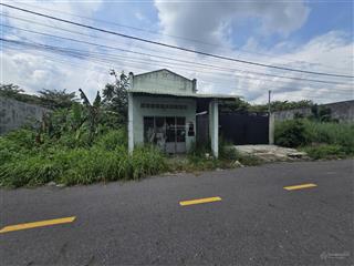 Nhà mặt tiền nhựa, ngay kcn chà là. 850tr