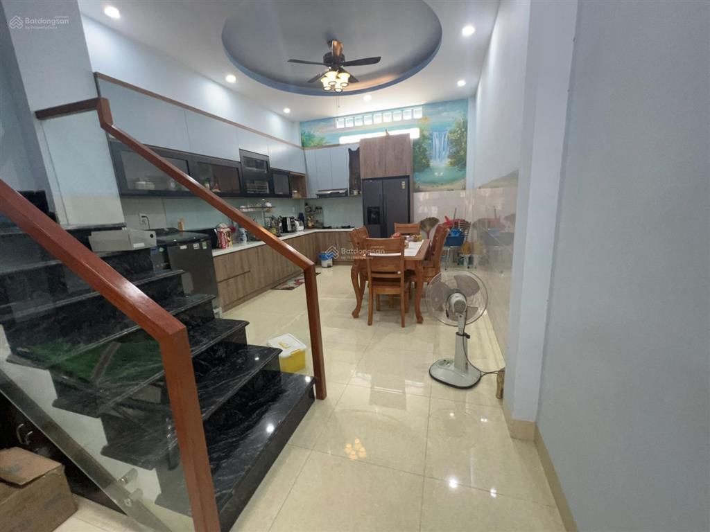 Bán nhà ngộp linh xuân thủ đức, dt 61,5m2/giá 2.650 tỷ nhà đang cho thuê 15tr/th. shr cụm tiện ích