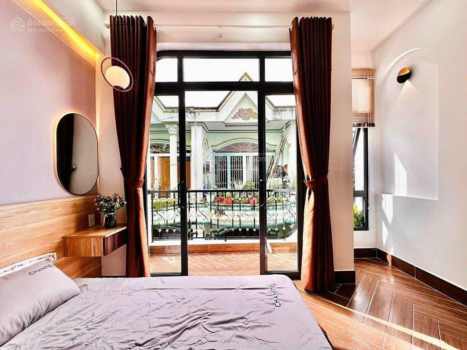 Nhà lạc long quân góc 2mtchỉ 2tỷ340 nhà 41m2 có sổ gần cv văn hóa đầm senthuê khoán 10tr sổ riêng