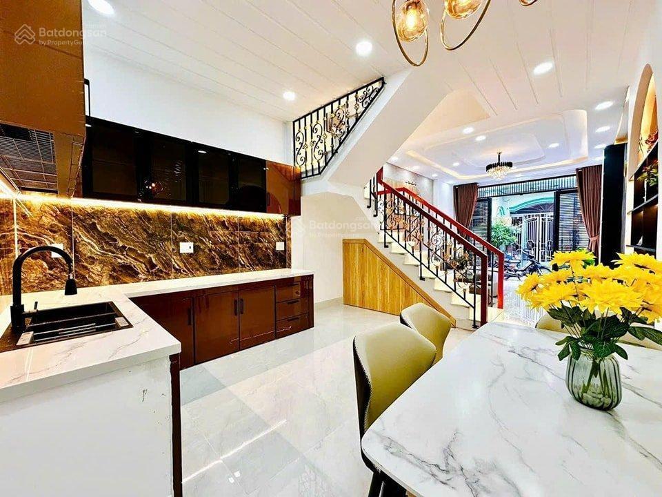 Nhà lạc long quân góc 2mtchỉ 2tỷ340 nhà 41m2 có sổ gần cv văn hóa đầm senthuê khoán 10tr sổ riêng