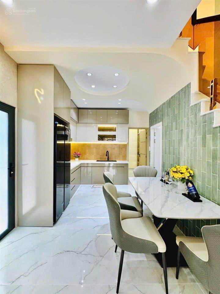 Nhà đẹp rộng vị trí trung tâm gò vấp  ngay trường thcs nguyễn du đường số 8 dt 56m2 shr